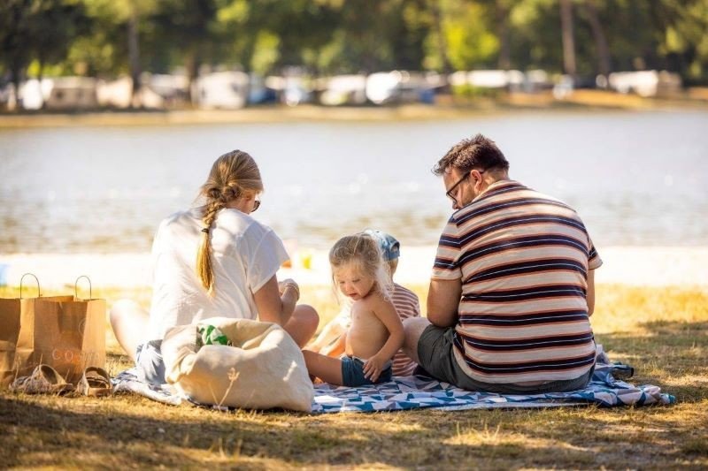 Campingplatz Holland mit Kindern am Badesee